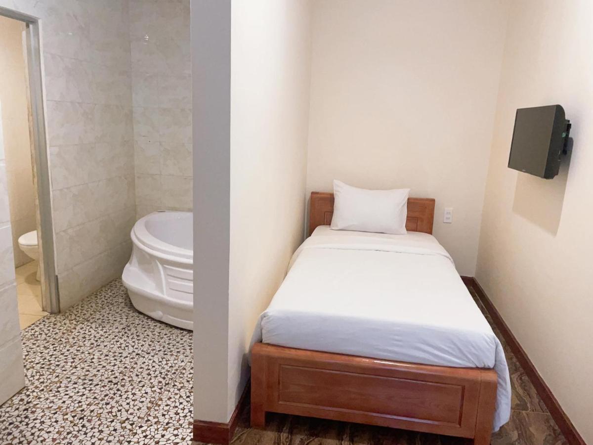 Hung Vuong Hotel Плей Ку Екстериор снимка