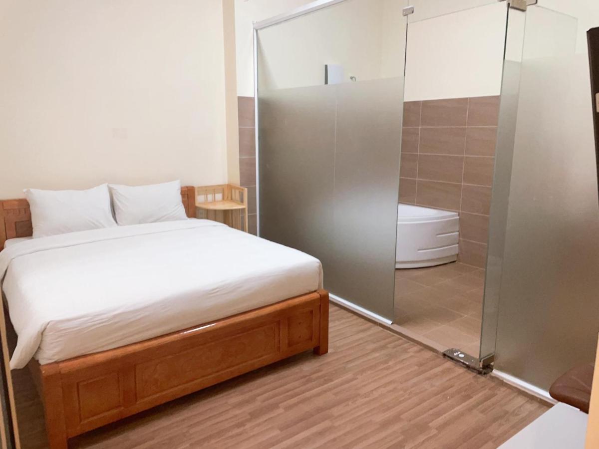 Hung Vuong Hotel Плей Ку Екстериор снимка