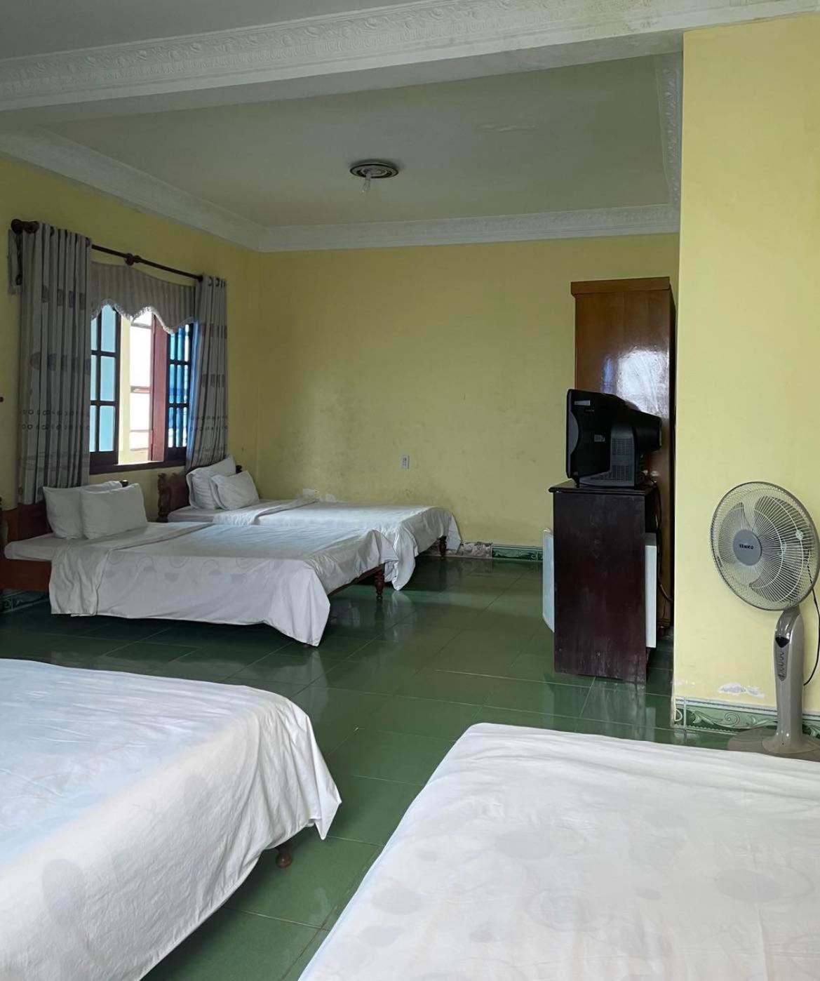 Hung Vuong Hotel Плей Ку Екстериор снимка