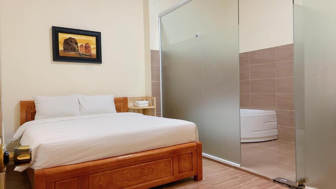 Hung Vuong Hotel Плей Ку Екстериор снимка