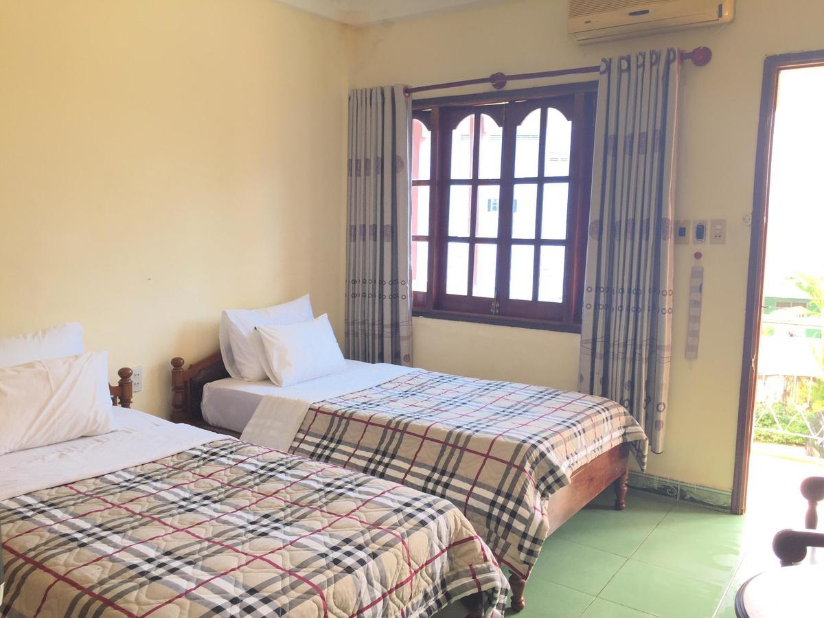 Hung Vuong Hotel Плей Ку Екстериор снимка